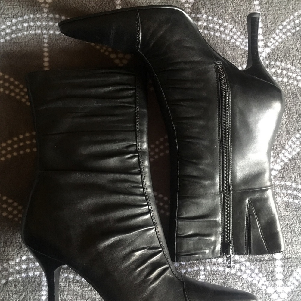 Super hot pointed toe boots π₯π timeless - Picture 6 of 6